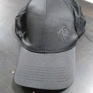 Total rewards knit hat,color black in good condition